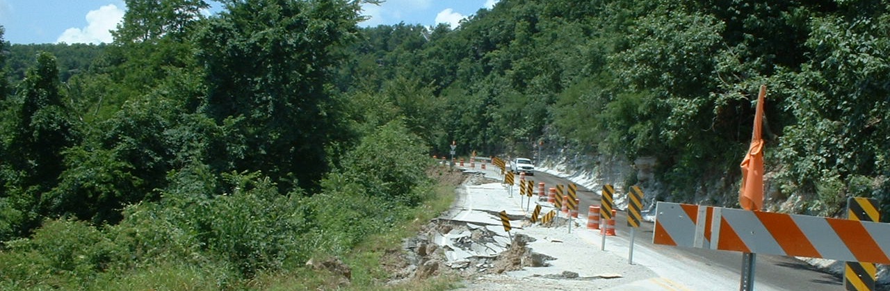 Hixson-13-Downhill-edge-of-AR-Hwy-landslide-head-scarp