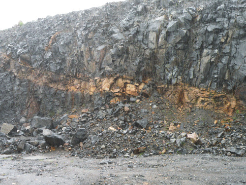 Gallium-nepheline-syenite-dike-in-3MQ-Pulaski-Co